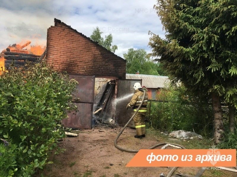 Пожарно-спасательное подразделение Ленинградской области ликвидировало пожар в Киришском районе