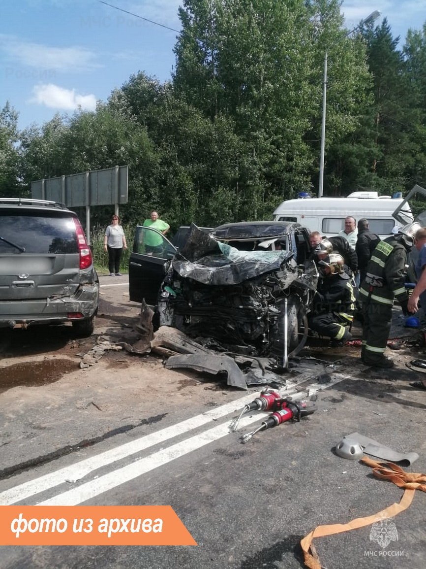 Спасатели Ленинградской области приняли участие в ликвидации последствий ДТП в Киришском районе